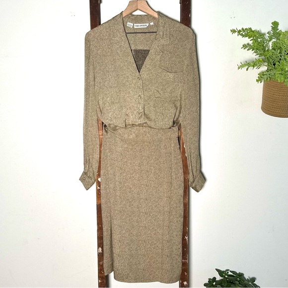 100% Silk Mary Ann Restivp Two Piece Set - Picture 3 of 7